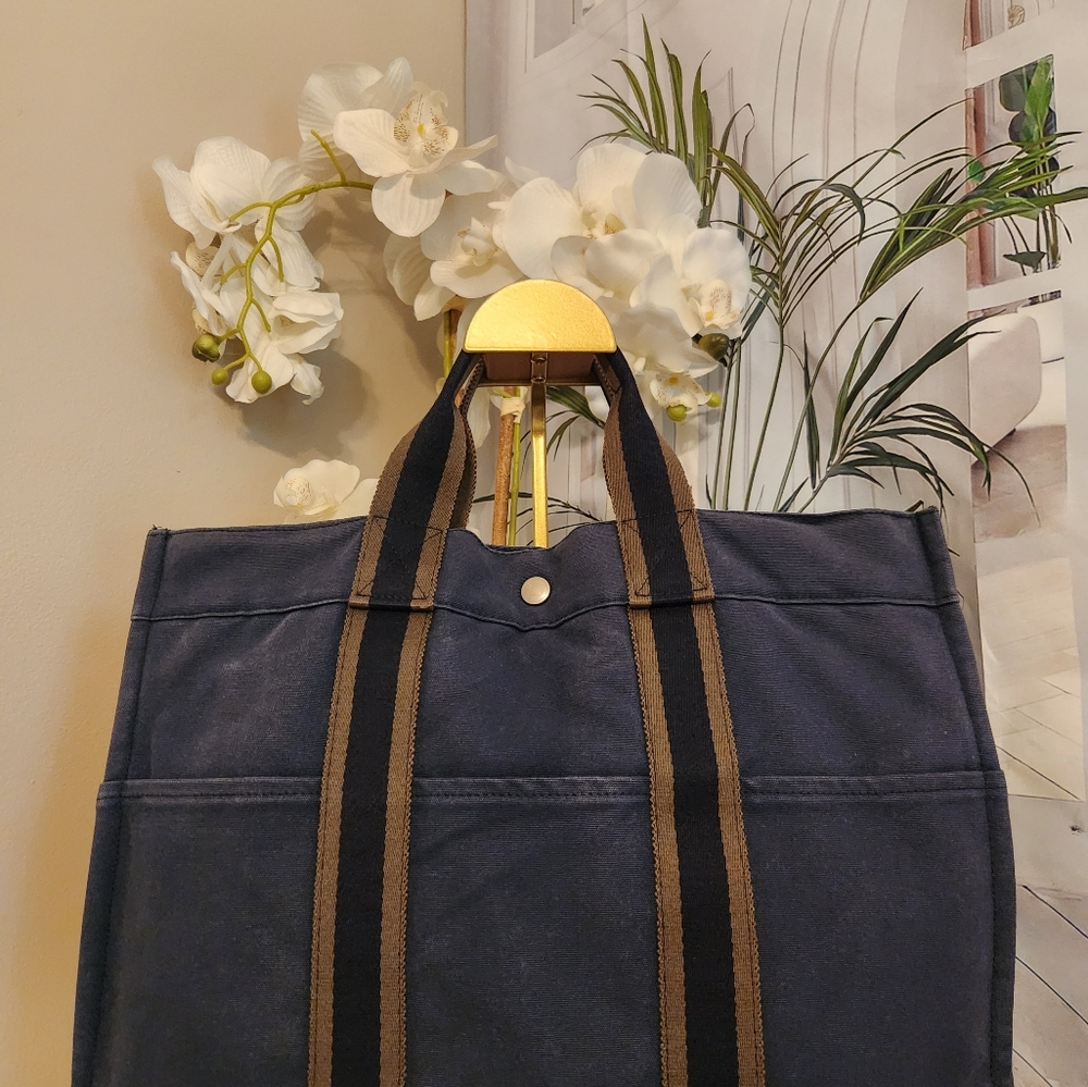 Hermes Large Paris Fourre Tote In Navy. - Picture 2 of 15
